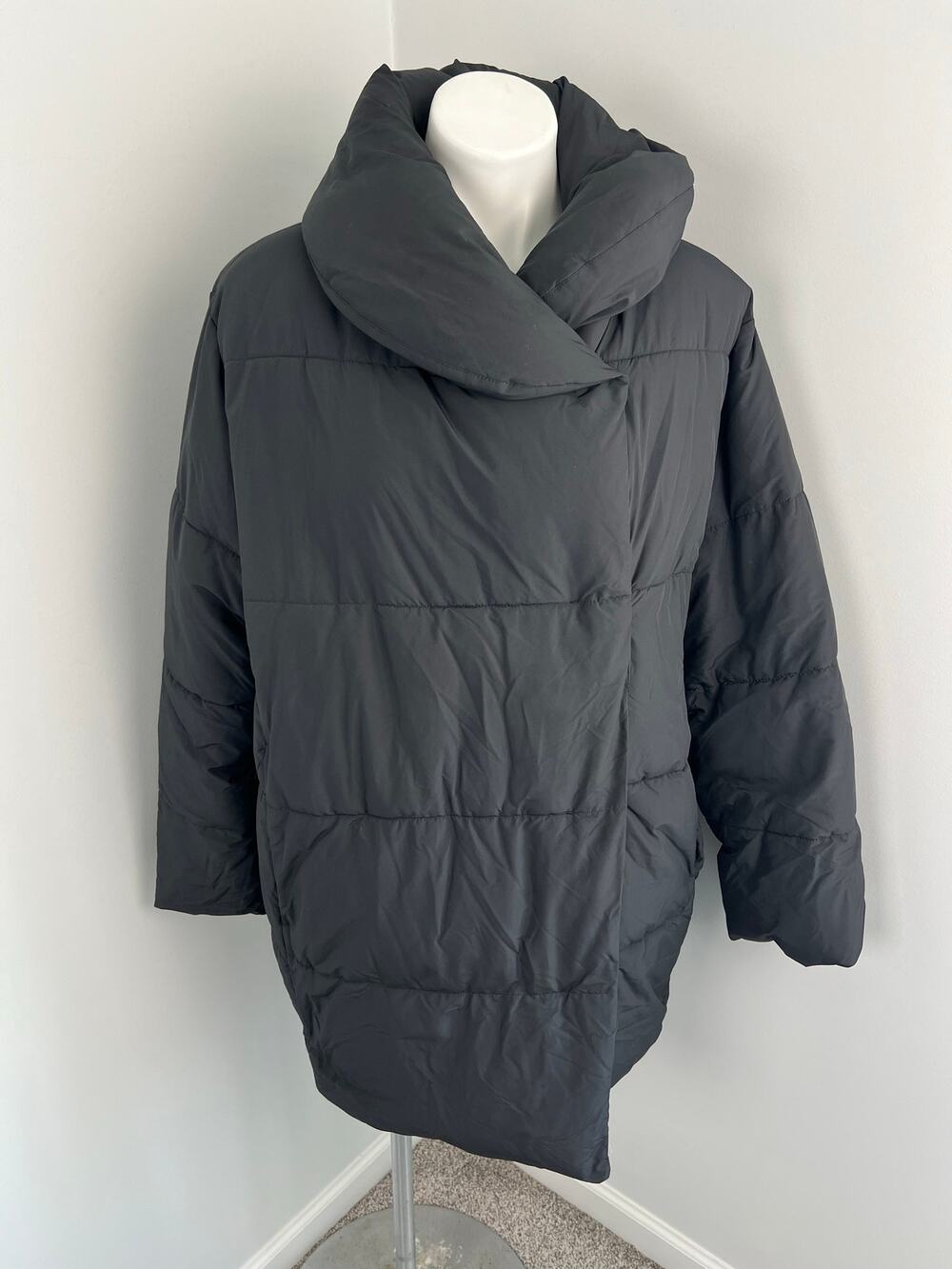 Women’s H&M Black Puffer Coat Medium